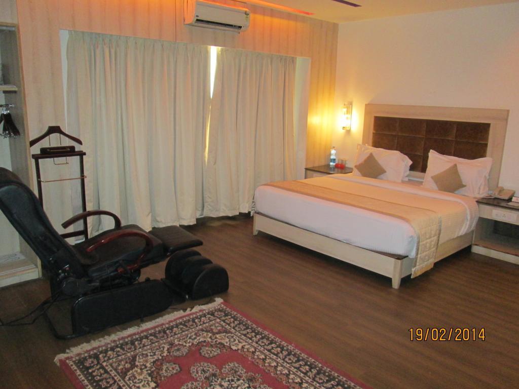 Rr Inn Palayankottai Bilik gambar
